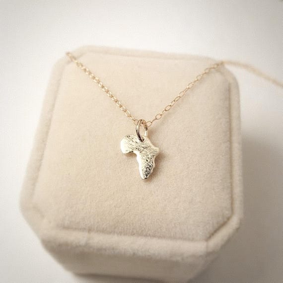 Ver en Etsy: Gold Africa Map Necklace – 18k Gold Plated Africa Pendant, Handmade Africa Jewelry Gift, Travel Necklace Gold Africa Map Necklace – 18k Gold Plated Africa Pendant, Handmade Africa Jewelry Gift, Travel Necklace