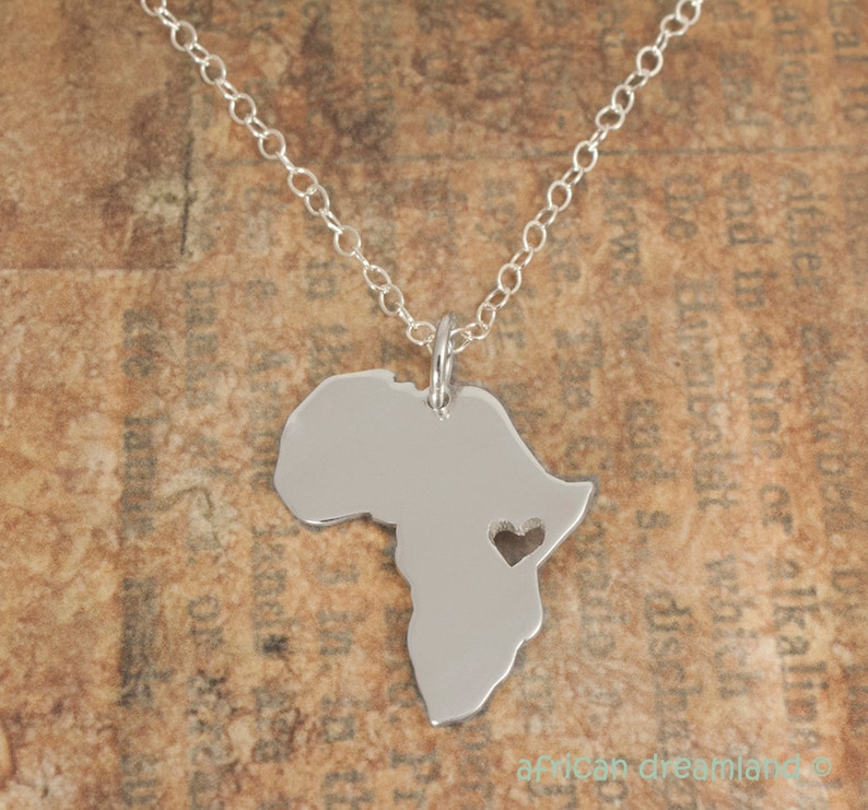 Colgante de plata de África, colgante de mapa personalizado, mapa de África en plata argentina 935 en una caja de regalo kraft con un regalo extra gratis imagen 2