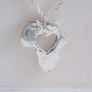 Collier Afrique, pendentif carte de l'Afrique, collier coeur Afrique, forme Afrique en argent, bijoux personnalisés, collier personnalisé, collier en argent