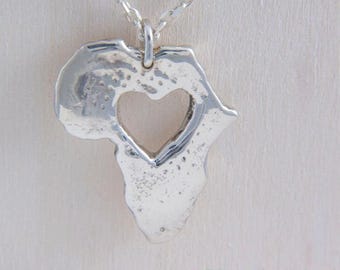 Halskette mit strukturierter Afrikakarte aus Sterlingsilber, Afrika-Anhänger, sandgegossener Schmuck, Geschenk für Afrika-Liebhaber, handgefertigter Afrika-Schmuck