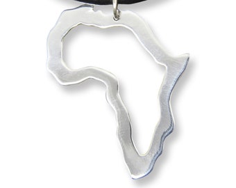 Collar de contorno de África, collar de plata de África, mapa de contorno, colgante personalizado, colgante de mapa de África de plata, regalo de viaje