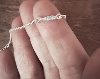 Dainty Sterling Silver Fish Charm Bracelet – Minimalist Ocean Jewelry, Tiny Sea Lover Gift, Handmade Silver Bracelet
