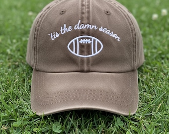 Bestickte Mütze '' Tis the Damn Season '' Baseballmütze, Fußballmütze, Geschenk für Fans, Fußballgeschenke, gewaschene Mütze