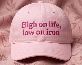 High On Life Low On Eisen gestickte Dad-Cap: Sarkastischer Eisenmangel-Hut, lustiges Geschenk