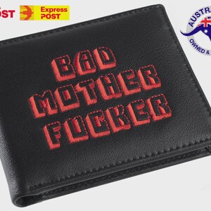 Cartera de cuero rojo con licencia oficial de PULP FICTION Bad Mother F*cker para tarjetas de crédito