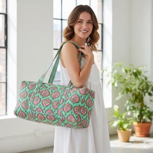 Bolsa de lona de algodón con estampado de flores en bloques hechos a mano: bolsa de lona de viaje acolchada hecha a mano /