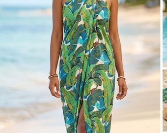 Pareo de algodón con estampado de hojas verdes, ideal para la playa.