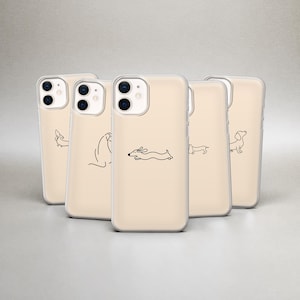 Könnte beinhalten: Fünf beige iPhone-Hüllen mit schwarzen Strichzeichnungen von Dackel-Hunden. Die Hüllen haben eine glatte Oberfläche und ein minimalistisches Design, das verschiedene Posen des Hundes zeigt. Die Hüllen sind in einer Reihe angeordnet und überlappen sich leicht.