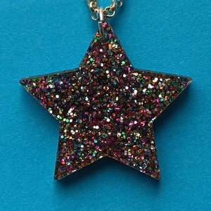 Collar de estrella con purpurina de arcoíris ~ Colgante de metacrilato cortado con láser ~ Reina de la escena emo