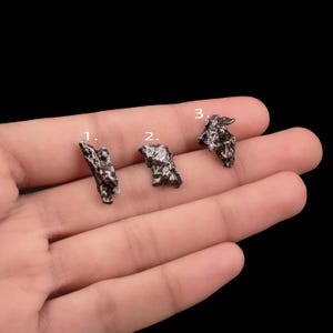 Pierre gemme naturelle de météorite : forme de fantaisie rugueuse pour la fabrication de bijoux