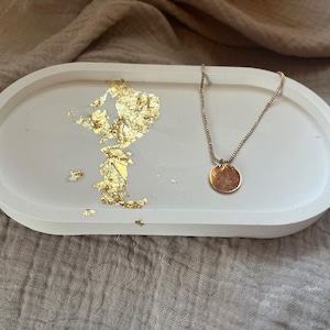 Oval jewelry bowl made of Raysin | Hand-cast decorative tray | Boho decoration in an elegant design