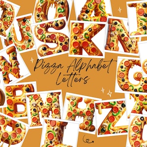 Puede incluir: Un conjunto de letras del alfabeto diseñadas para parecerse a porciones de pizza. Cada letra está enmarcada en un borde blanco y presenta ingredientes como pepperoni, aceitunas y pimientos verdes. El texto "Pizza Alphabet Letters" está escrito en cursiva.