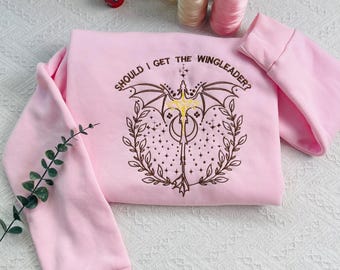 ¿Debería comprar la sudadera bordada Wingleader, la escuela de guerra de Basgiath, la camiseta Fourth Wing, Violet Sorrengail, la camiseta Bookish, Xaden Riorson?