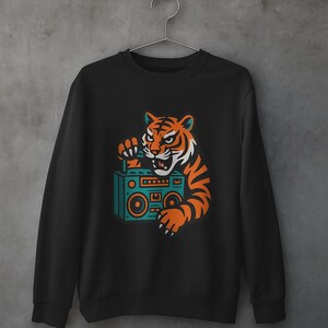 Retro Tiger Graphic Sweatshirt: Unisex Crewneck Streetwear
