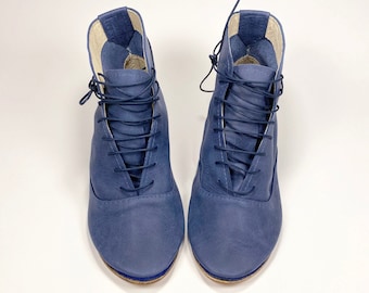Stivaletti stringati da donna in pelle italiana blu navy, stivaletti con tacco basso fatti a mano, scarpe Elehandmade