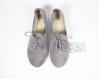 Oxfords Shoes in Gray Leather, Handmade Soft Laced up Flats Shoes, Elehandmade Spectators