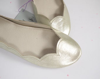 Gold Leather Ballet Flats Shoes with Scalloped Vamp, Low Heel Shoes for Bride, elehandmade Shoes