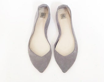 Spitze Schuhe. Bequeme Flats. Spitze Ballerinas. Graue Lederschuhe. Handgemachte Ballerinas. Handgemachte Schuhe. Graue flache Schuhe. Minimalistische Ballerinas