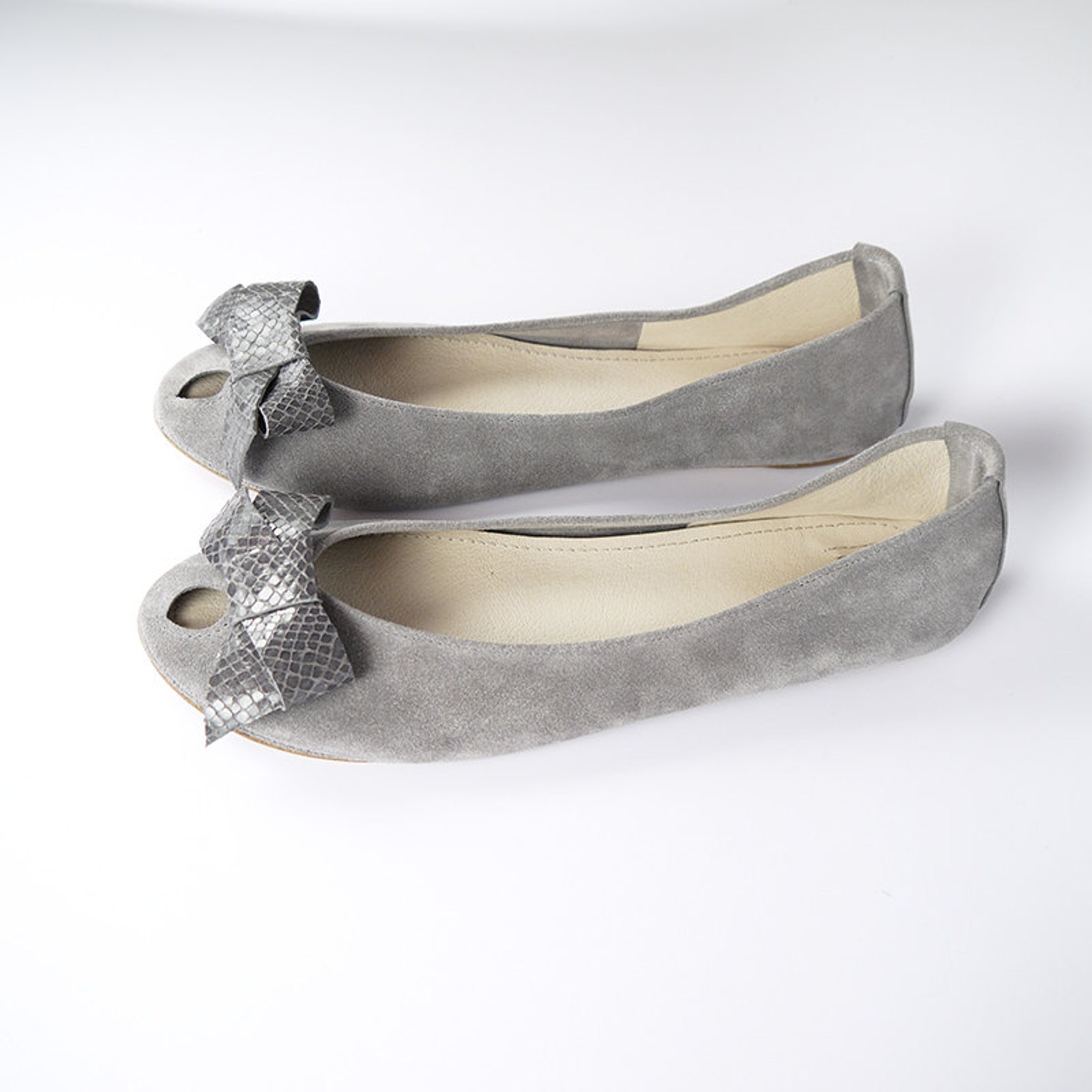 ballet flats shoes. women shoes. leather shoes. handmade peep toe. gray shoes. open toes flats. bridal shoes with bow. gray wedd