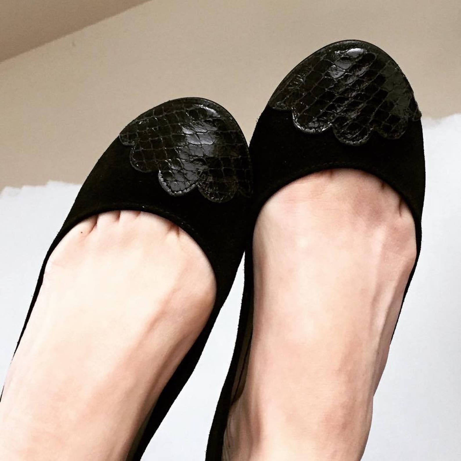 ballet flats shoes. black leather flats shoes. black handmade shoes. women flat shoes. snake scalloped toe ballerinas. comfortab