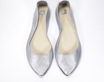 Puntige pump van zilverkleurig Italiaans leer en lage hak, brautschuhe, elehandmade flats voor bruid