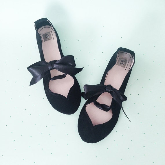 black ballet flats with ribbon