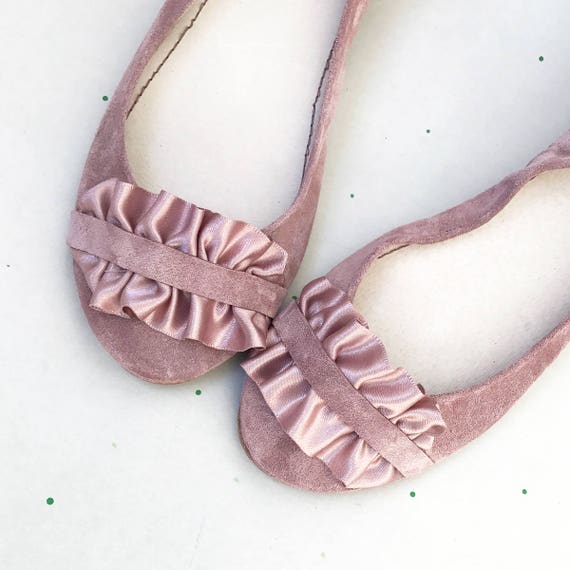 Brautschuhe. Hochzeit Ballerinas mit Satinband. Satin Braut niedrigem Absatz Schuhe. Rose Lederschuhe. Rüschen Schuhe. Brautjungfern Geschenk Brautschuhe. Hochzeit Ballerinas mit Satinband. Satin Braut niedrigem Absatz Schuhe. Rose Lederschuhe. Rüschen Schuhe. Brautjungfern Geschenk