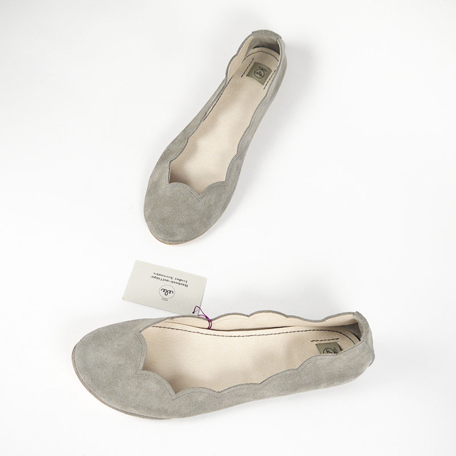 leather shoes. ballet flats shoes. pearl wedding shoes. bridal low heel. brautschuhe. leather flats. scalloped gray flats. handm