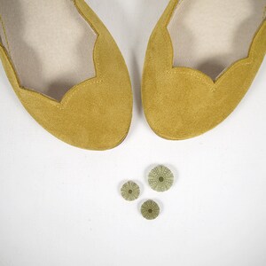 Ballet Flats Ballerina Shoes en cuero suave italiano amarillo girasol, zapatos de novia festoneados, Elehandmade
