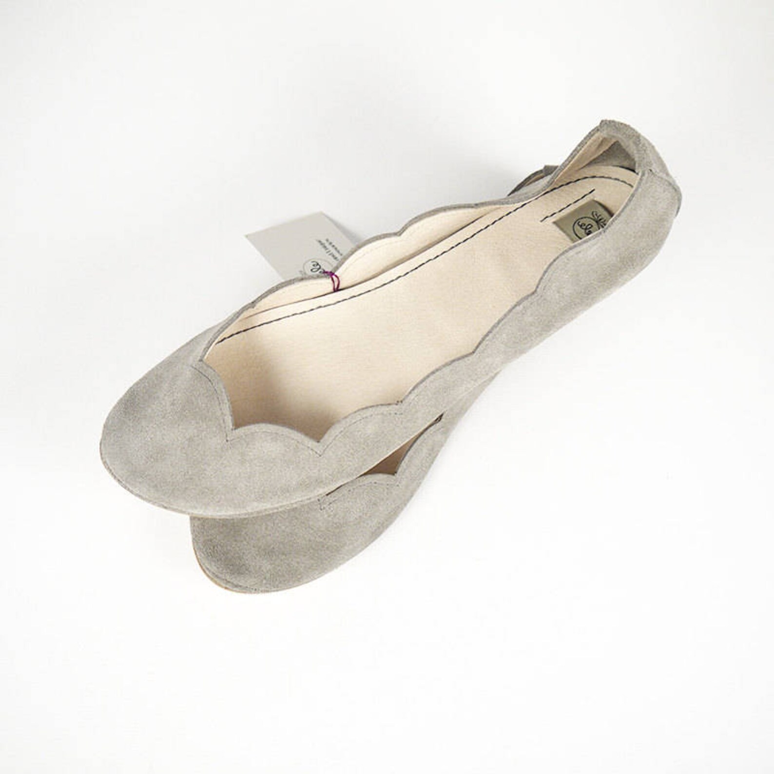 leather shoes. ballet flats shoes. pearl wedding shoes. bridal low heel. brautschuhe. leather flats. scalloped gray flats. handm