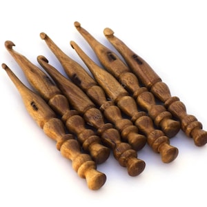 Handmade Wooden Crochet Hook Set: Ergonomic Grip for Arthritic Hands