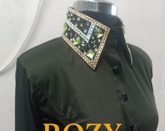 Chaqueta y hombrera de estilo western verde oscuro: atuendo personalizado de reina del rodeo.