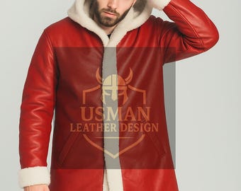 Handgemaakte rode kerstmanjas van kunstleer: kerstcosplay met capuchon