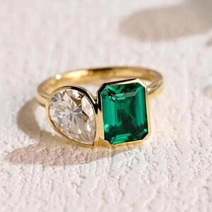 3 TCW Toi Et Moi Zielony Szmaragd i Gruszkowy Szlif Moissanite Pierścionek Zaręczynowy Vintage Wedding Ring 14K Solid Gold Dainty Ring Dwa Kamienne Pierścionek Prezent