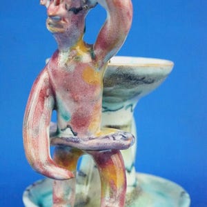Mario Cortiello Bugia, candeliere, candelabro , portacandela in ceramica Pezzo unico o plastica modellata a mano Stile Vietri, Napoli Italia