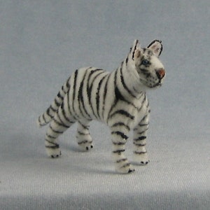White Tiger Soft Sculpture Miniature Animal por Marie W. Evans