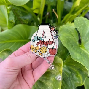 Carrete de credencial para profesor, porta credencial personalizado con nombre, inicial floral A, regalo personalizado para profesor, clip de cordón retráctil
