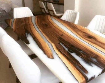 Mesa de resina blanca y madera de acacia: Mesa de comedor de nogal natural
