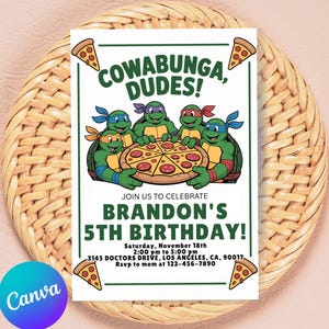 Pode incluir: Um convite de aniversário com as Tartarugas Ninja. O convite inclui o texto "Cowabunga, Dudes!" e "5º Aniversário de Brandon!" com detalhes do evento e gráficos de fatias de pizza.