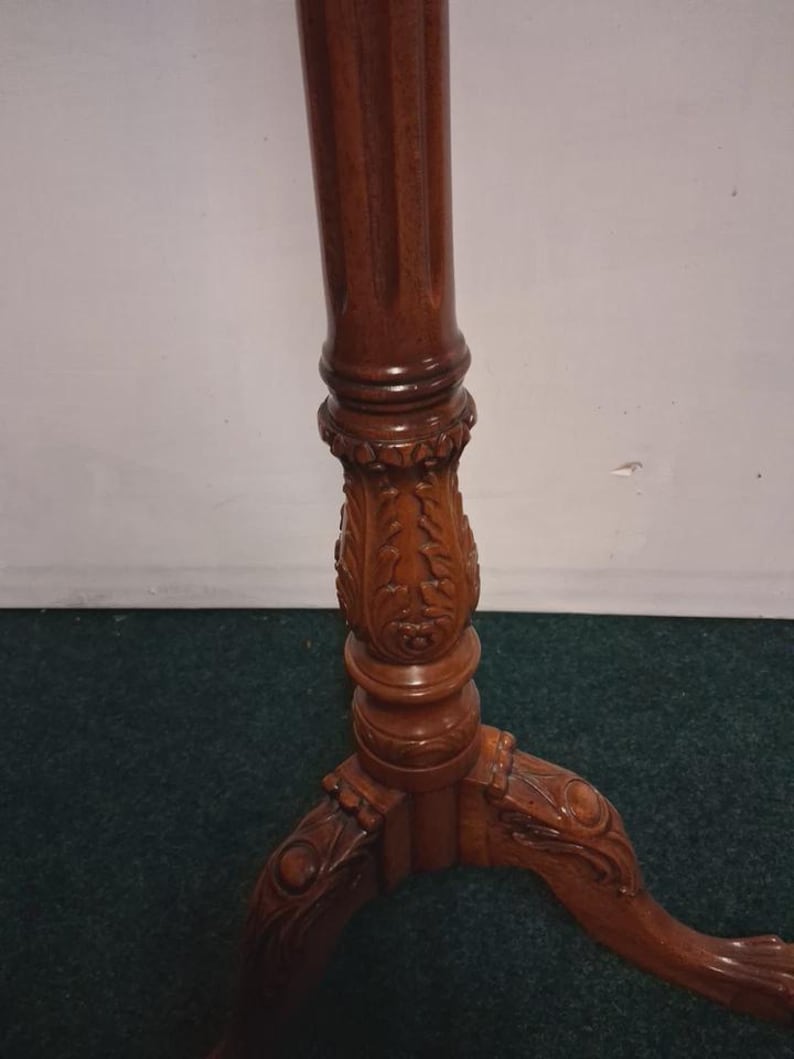 Vintage Tall Plant Stand: Pie Crust Edge, Ball and Claws Feet - Etsy UK