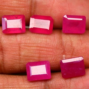 Lote de rubíes rosados rojizos de 3,90 quilates, talla facetada.