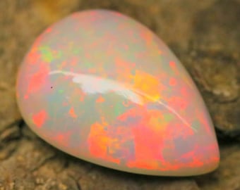 Opale di fuoco naturale etiope a forma di pera da 18,40 ct / Opale di fuoco cabochon / Gioco di colori arcobaleno / Opale sfuso per gioielli personalizzati / Pietra portafortuna di ottobre