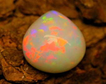 Ópalo de fuego etíope de 19,7 ct / 20 x 19 mm / Cabujón en forma de corazón con intensos reflejos rojo neón y verde / Ópalo Welo natural, gema de colección