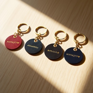 Llavero redondo de cuero personalizado – Llavero con nombre personalizado – Regalo con inicial de pareja – Llavero circular grabado – Dije minimalista para bolso