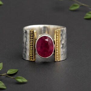 Anello con rubino indiano, in argento sterling 925 e rame, anello di tendenza, anello boho vintage, anello da cocktail, anello bicolore, regalo per lei