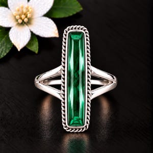 Bague émeraude verte, argent massif 925, bague longue ornée d'une pierre précieuse, bague imposante, bague bohème vintage, bague élégante, cadeau de Noël pour elle