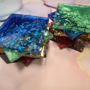 Conjunto de 4 porta-copos com glitter e suporte, porta-copos artísticos em resina em diversas cores, decoração de mesa, acessórios de luxo para carrinho de bar, vários formatos e cores. imagem 3