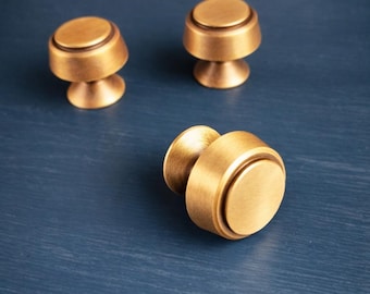 Tiradores para muebles Norrin – Tirador de latón de 22 mm (0,87") para armarios / Acabado antiguo o pulido