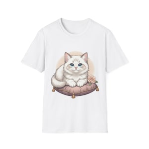 かわいい猫のデザインのユニセックス ソフトスタイル T シャツ、猫好きの方へのギフト、ペットの飼い主さん向けの着心地の良い T シャツ、かわいい動物のアパレル、誕生日などに最適、[...]