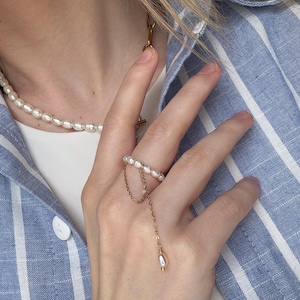 Stretchy Pearl Ring with Dangle Charm – Natural Pearls, Custom Size, Minimalist Beaded Jewelry